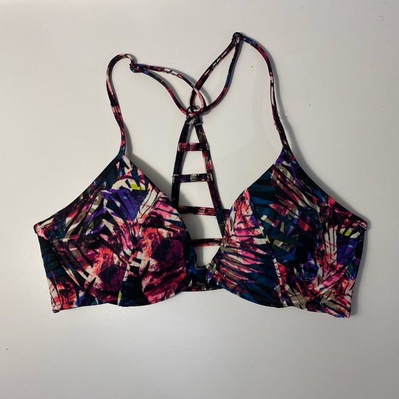 PINK Bikini! - Picture 4 of 6